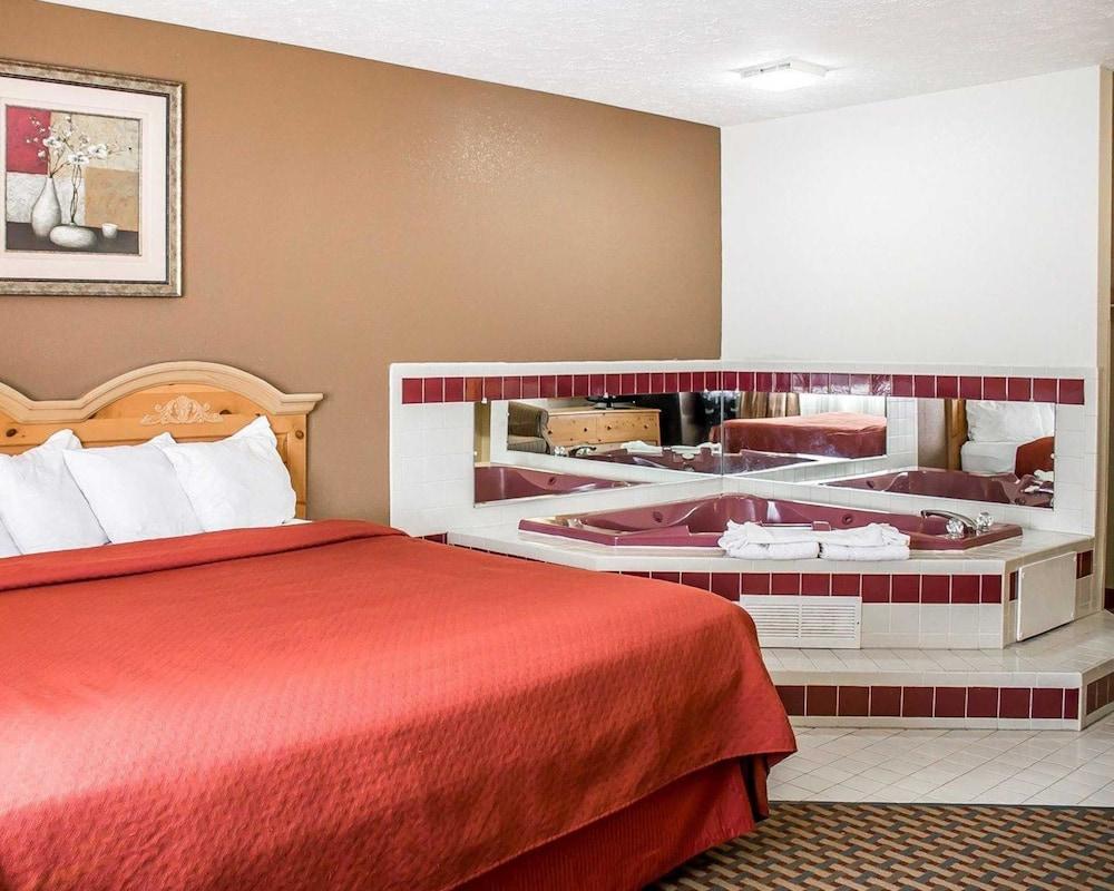 Quality Inn Elyria Exterior photo