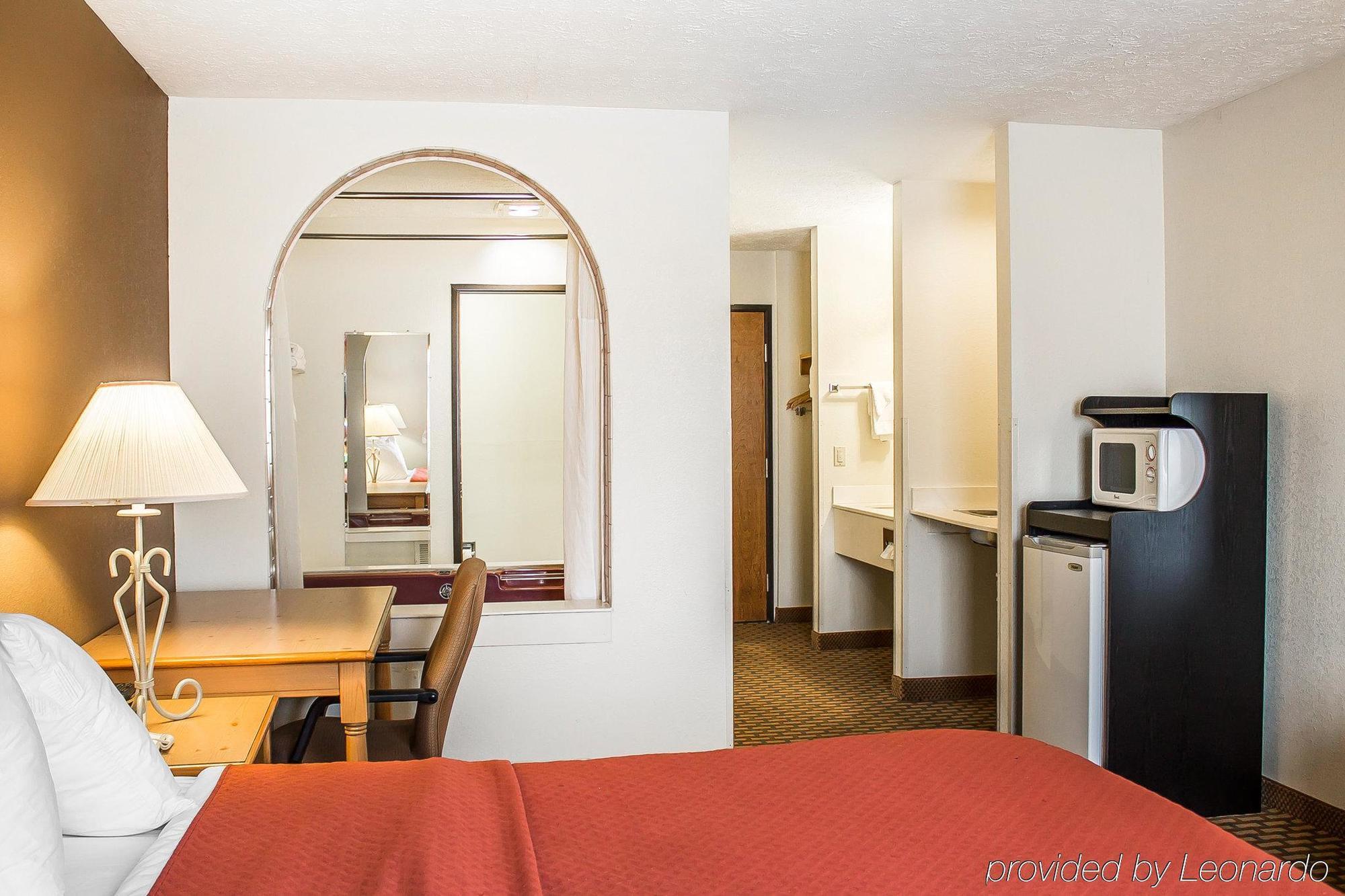 Quality Inn Elyria Exterior photo